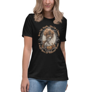 Women’s Relaxed T-Shirt “Queen of Halloween”